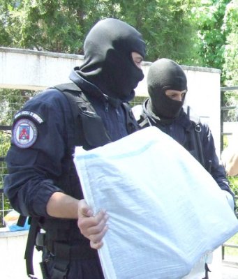 Percheziţii la mai multe societăţi ale Lukoil într-un dosar de evaziune şi spălare de bani